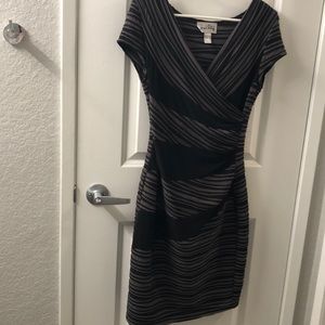 JOSEPH RIBKOFF RUCHED SHORT SLEEVE DRESS